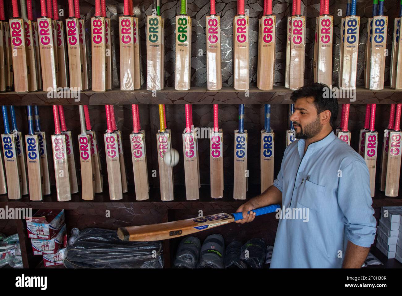 équipement Cricket Traditionnel JaHaNa Batte De Cricket En Bois - Saule Plein - Pour Tennis Et équipement Cricket Traditionnel JaHaNa Batte De Cricket En Bois - Saule Plein - Pour Tennis Et