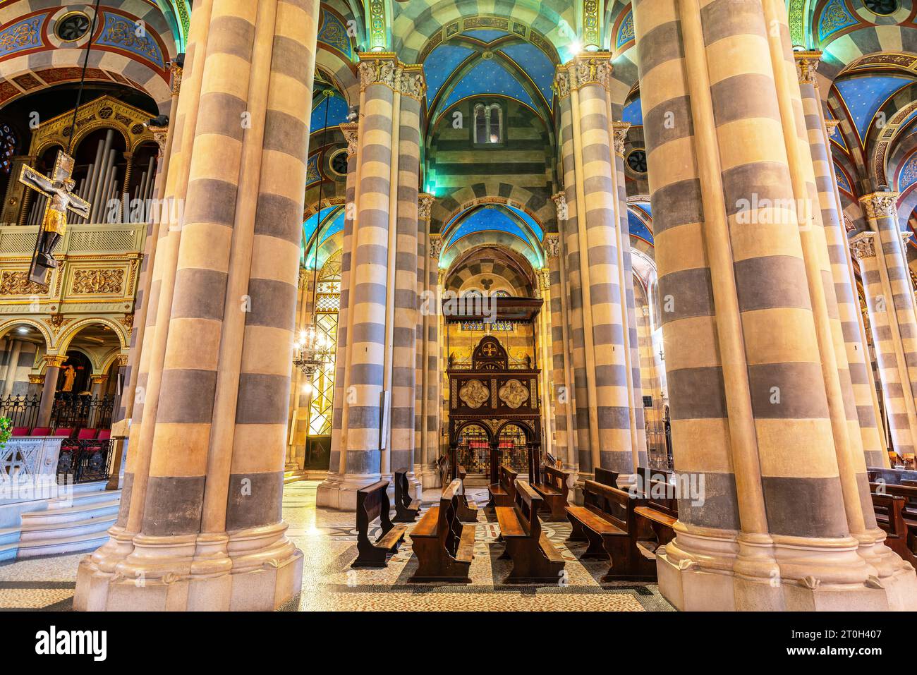 L'intérieur riche de la cathédrale de San Evasio de Casale Monferrato. Casale Monferrato, province d'Alessandria, Piémont, Italie. Banque D'Images