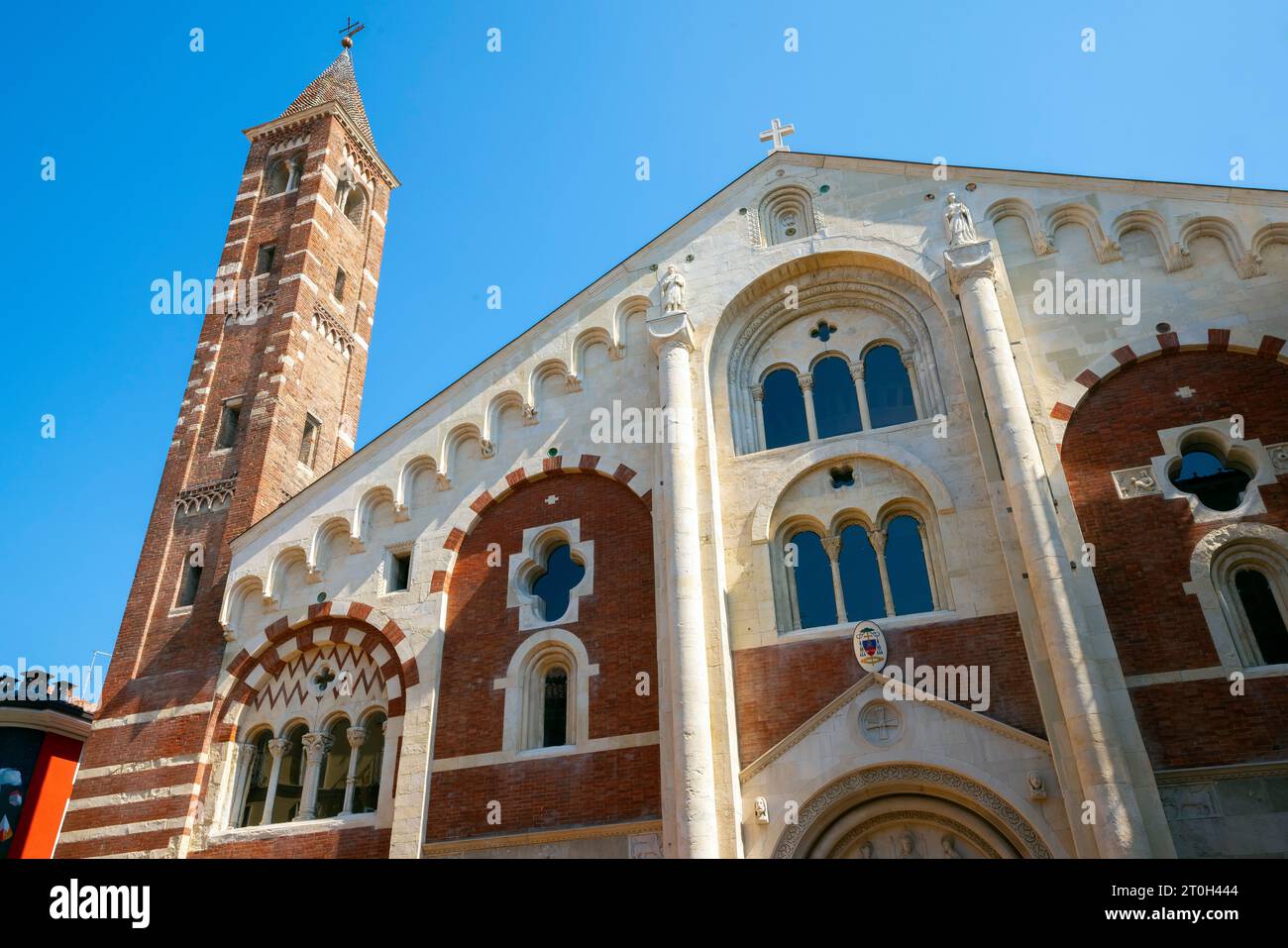 Façade ouest de Casale Monferrato Cathédrale de San Evasio. Casale Monferrato, province d'Alessandria, Piémont, Italie. Banque D'Images