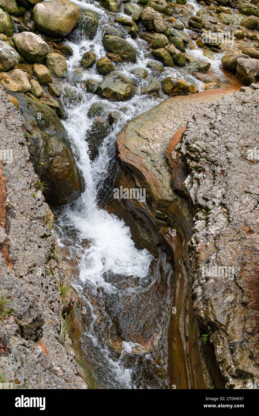 Le Brent de l’Art, une formation rocheuse naturelle ressemblant à un canyon situé à Sant’Antonio di Tortal à Borgo Valbelluna, Vénétie, Italie Banque D'Images