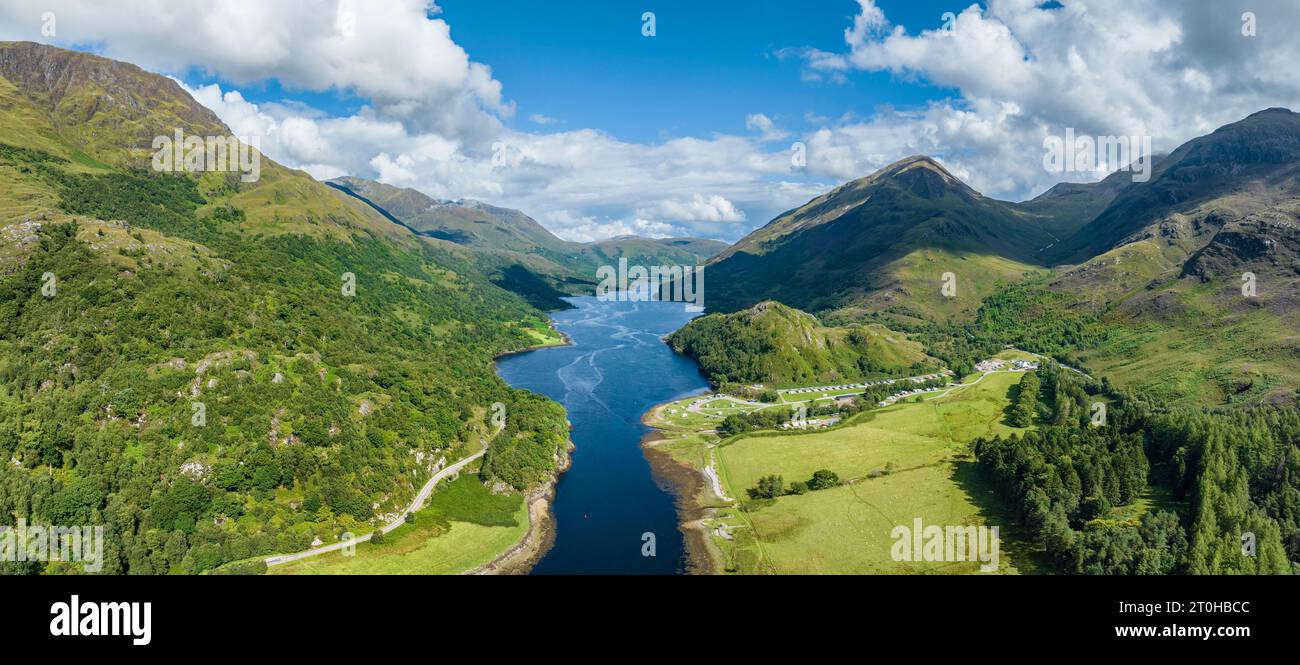 Panorama aérien de la partie orientale du loch d'eau douce Loch Leven, Caolasnacon Caravan & Camping Park sur la droite, Lochaber, Highlands Banque D'Images