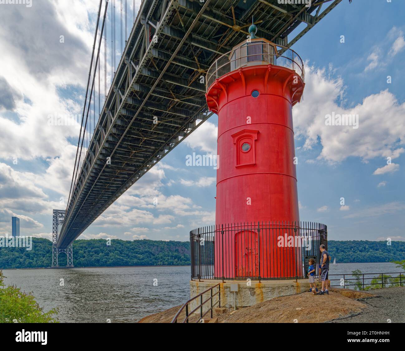 Jeffrey’s Hook Lighthouse, alias Little Red Lighthouse, construit en 1880 à Sandy Hook, dans le New Jersey, et transféré à fort Washington Park en 1921. Banque D'Images