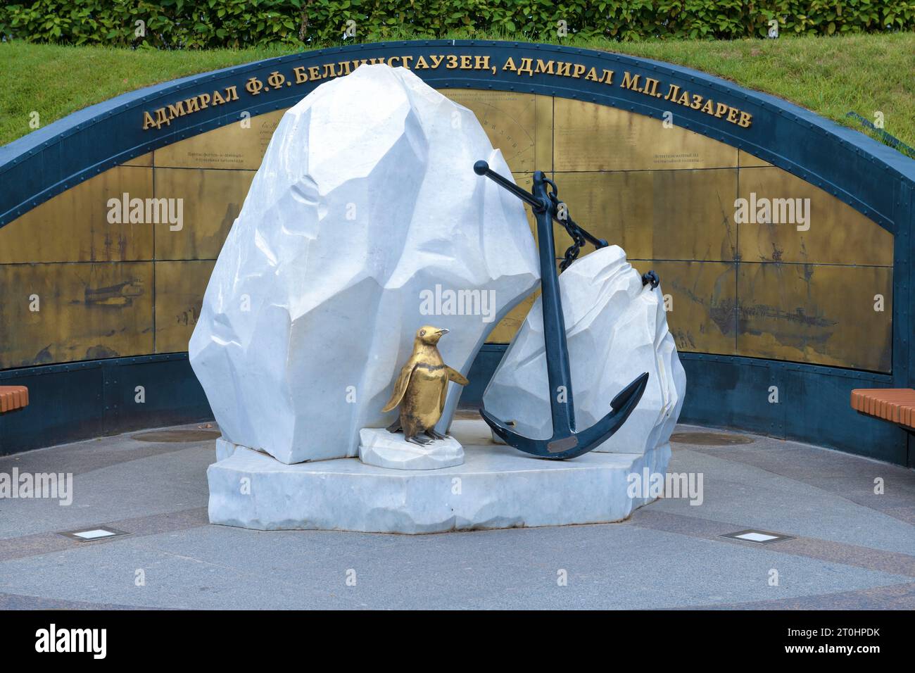 CRONSTADT, RUSSIE - 16 SEPTEMBRE 2023 : Mémorial en l'honneur de la première expédition russe en Antarctique sous le commandement de F.F. Belinshausen Banque D'Images