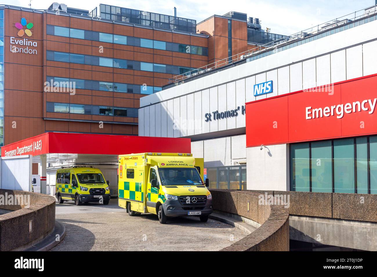 Entrée principale, Service des urgences (A&E), St Thomass' NHS Hospital, Lambeth Palace Road, Borough of Lambeth, Greater London, England, Royaume-Uni Banque D'Images Entrée principale, Service des urgences (A&E), St Thomass' NHS Hospital, Lambeth Palace Road, Borough of Lambeth, Greater London, England, Royaume-Uni Banque D'Images