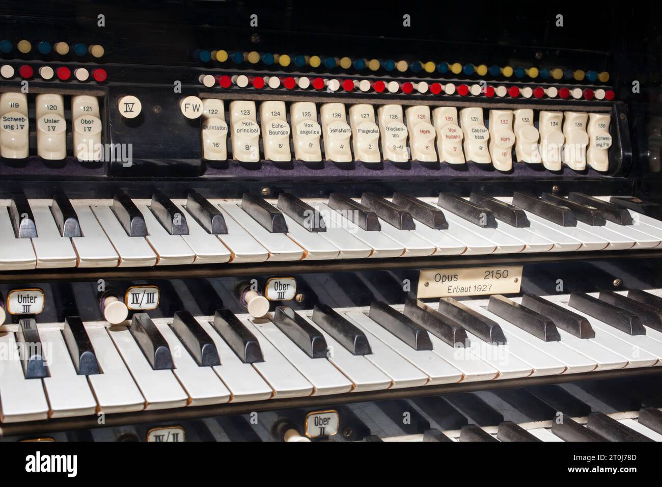 Détail du clavier de la console d'un orgue à tuyaux à action électrique par E. F. Walcker & Cie., op. 2150, 1927, Musée de l'orgue Borgentreich, quartier de Höxter, non Banque D'Images