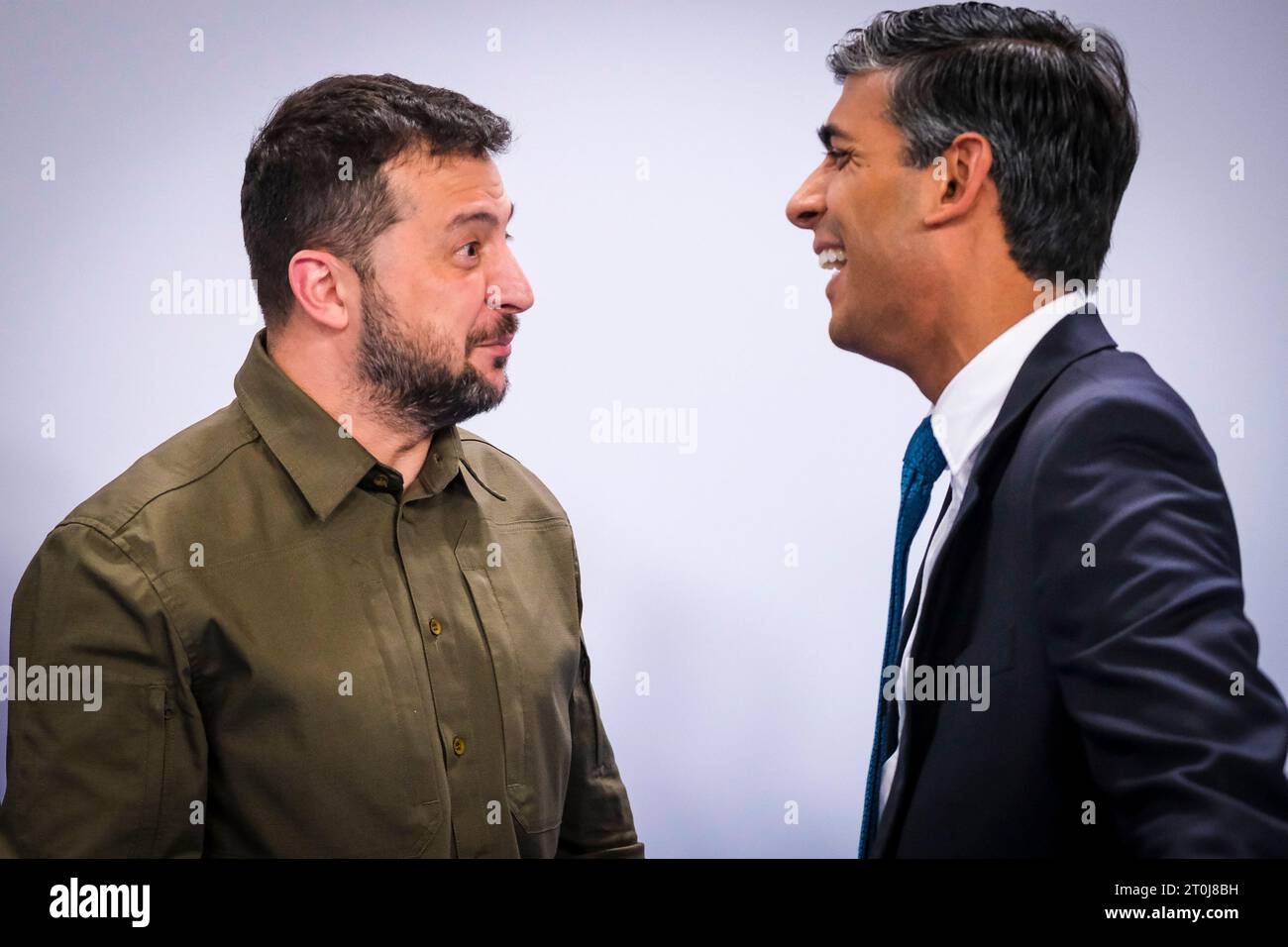 Nicolas Landemard / le Pictorium - Sommet européen informel à Grenade (Espagne). - 05/10/2023 - Espagne / Andalousie / Grenade - Volodymyr Zelensky et Rishi Sunak. Les différents chefs d'État européens se sont réunis lors d'un sommet informel de la Communauté économique européenne. Banque D'Images