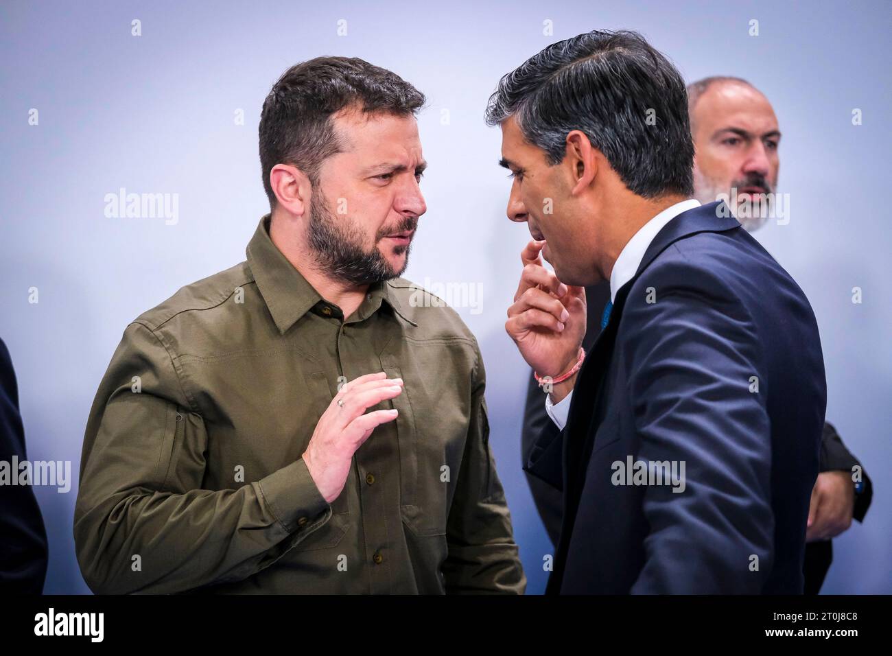 Nicolas Landemard / le Pictorium - Sommet européen informel à Grenade (Espagne). - 05/10/2023 - Espagne / Andalousie / Grenade - Volodymyr Zelensky et Rishi Sunak. Les différents chefs d'État européens se sont réunis lors d'un sommet informel de la Communauté économique européenne. Banque D'Images