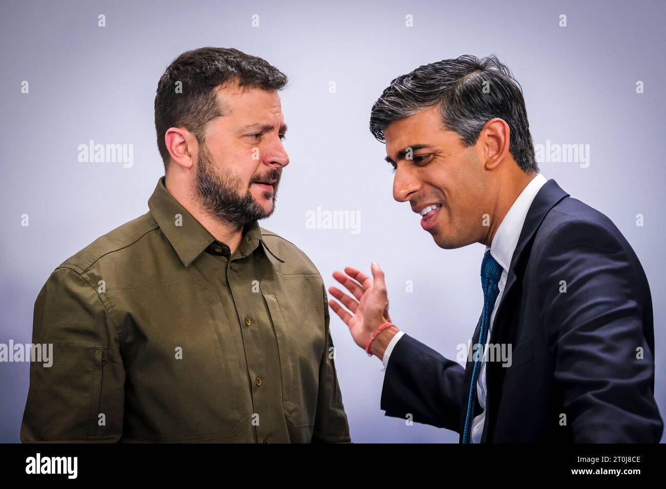 Nicolas Landemard / le Pictorium - Sommet européen informel à Grenade (Espagne). - 05/10/2023 - Espagne / Andalousie / Grenade - Volodymyr Zelensky et Rishi Sunak. Les différents chefs d'État européens se sont réunis lors d'un sommet informel de la Communauté économique européenne. Banque D'Images