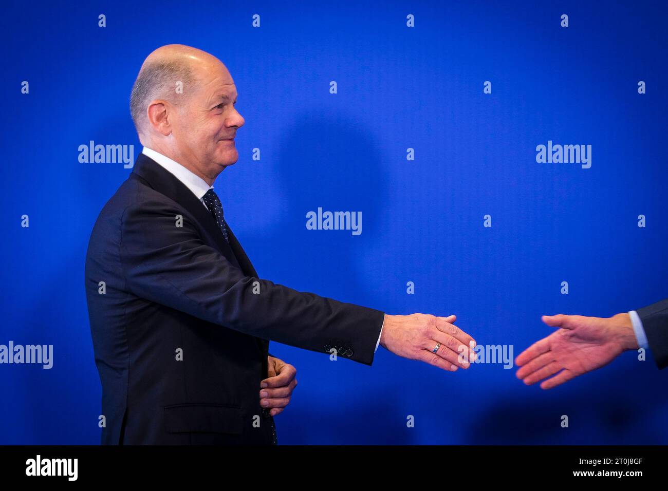 Nicolas Landemard / le Pictorium - Sommet européen informel à Grenade (Espagne). - 06/10/2023 - Espagne / Andalousie / Grenade - OLAF Scholz et Pedro Sanchez. Les différents chefs d'État européens se sont réunis lors d'un sommet informel de la Communauté économique européenne. Banque D'Images