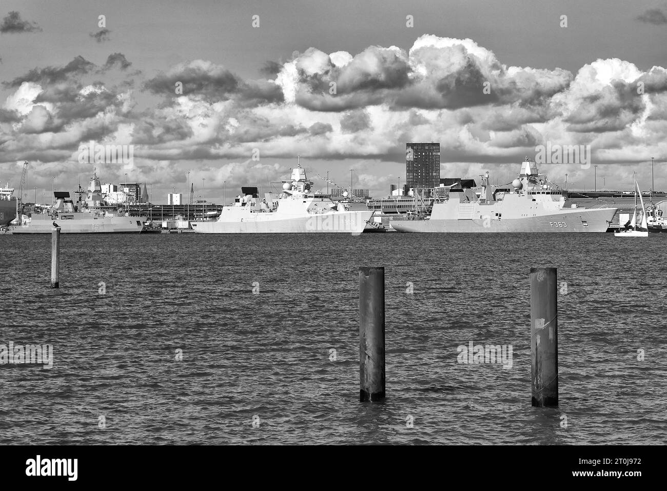De gauche à droite : frégate allemande DE la marine HESSEN F221. Marine royale néerlandaise HNLMS Tromp (F803). Marine royale danoise HDMS Niels Juel (F363) Banque D'Images