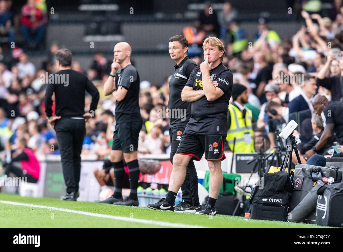 Paul Heckingbottom, Manager de Sheffield United (à gauche) et son assistant Stuart McCall ont beaucoup à réfléchir lors du match de Premier League entre Fulham et Sheffield Utd à Craven Cottage, Londres, Angleterre, le 7 octobre 2023. Photo de Grant Winter. Usage éditorial uniquement, licence requise pour un usage commercial. Aucune utilisation dans les Paris, les jeux ou les publications d'un seul club/ligue/joueur. Crédit : UK Sports pics Ltd/Alamy Live News Banque D'Images