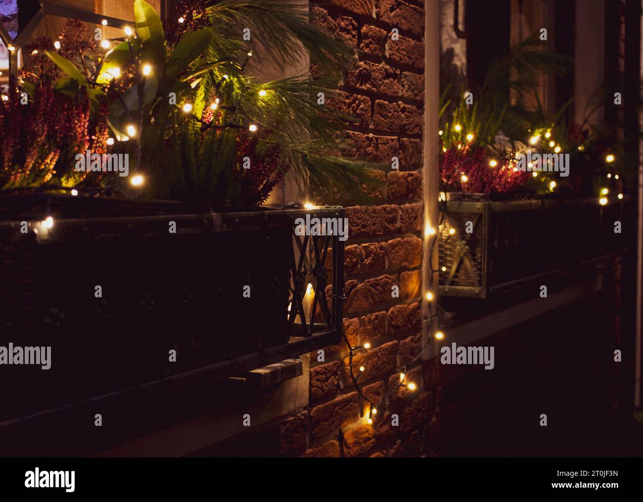 Décoration de Noël dans les rues en Europe. Ambiance du nouvel an dans