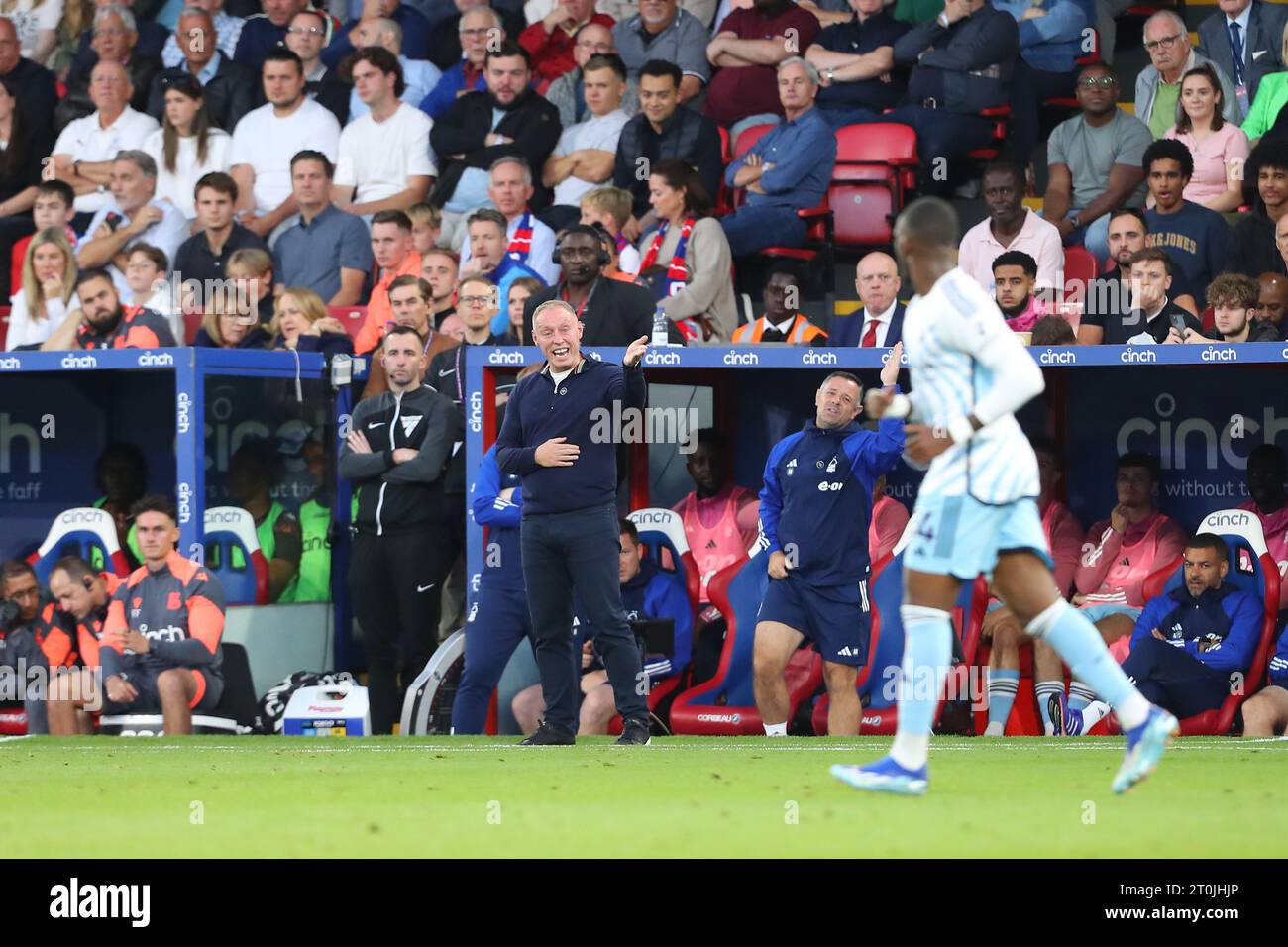 Selhurst Park, Selhurst, Londres, Royaume-Uni. 7 octobre 2023. Premier League football, Crystal Palace contre Nottingham Forest ; Steve Cooper, Manager de Nottingham Forest, donne des instructions à Callum Hudson-Odoi Credit : action plus Sports/Alamy Live News Banque D'Images