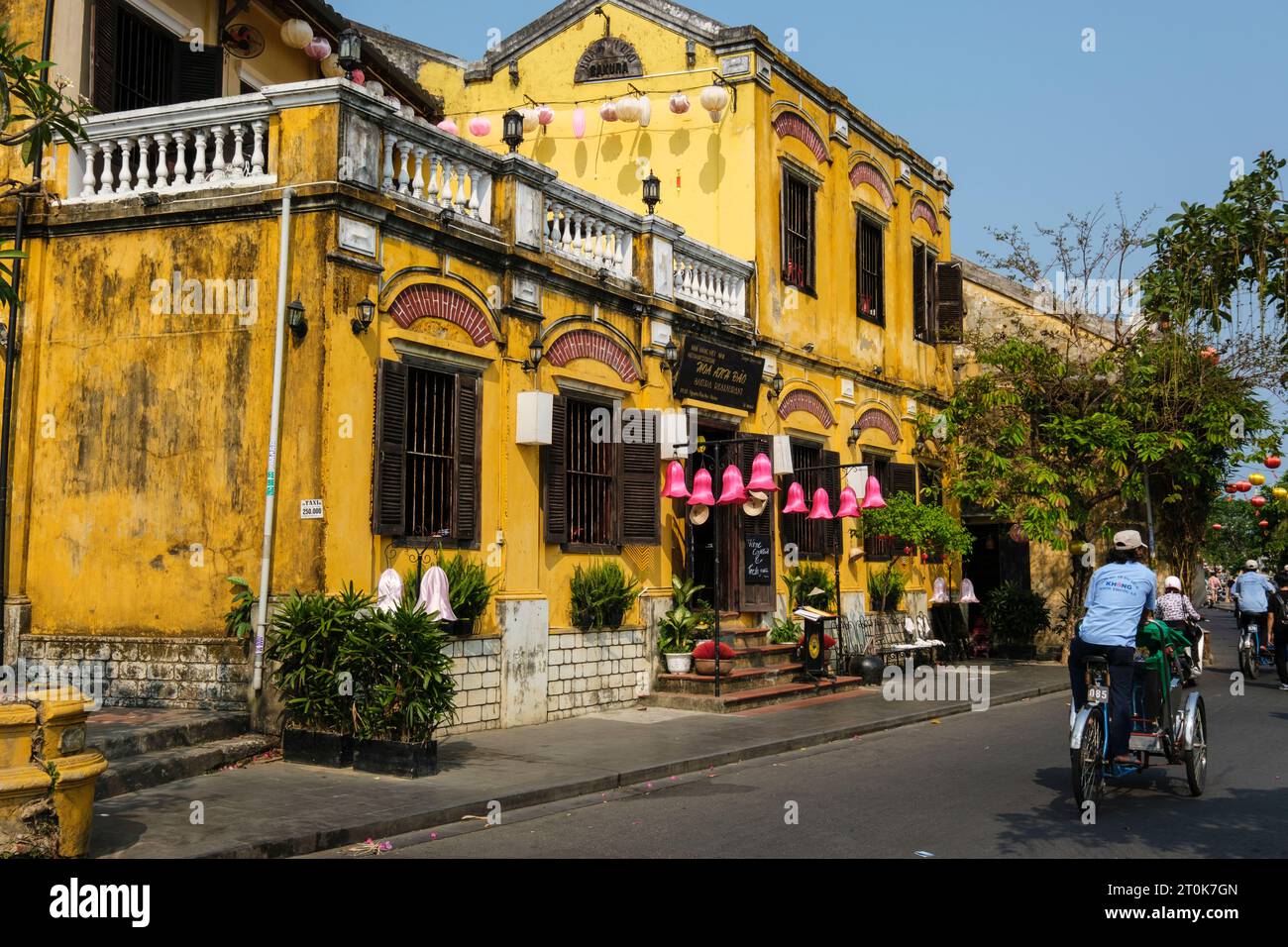 Hoi an, Vietnam. Scène de rue avec Cyclo transport. Banque D'Images