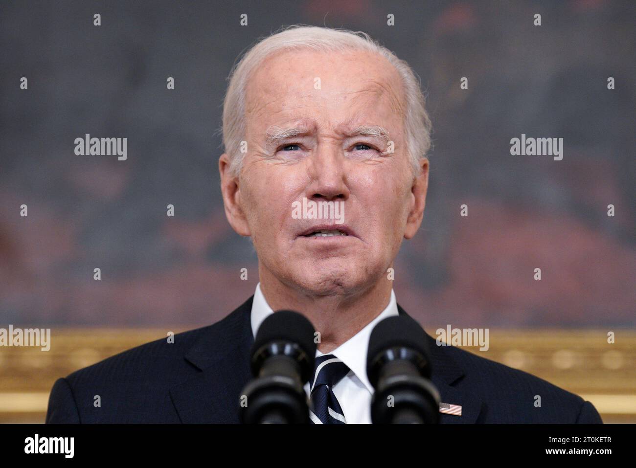 Le président américain Joe Biden prononce un discours sur les attaques terroristes du Hamas en Israël dans la salle à manger de la Maison Blanche à Washington, DC, le 7 octobre 2023. Crédit : Yuri Gripas/Pool via CNP/MediaPunch Banque D'Images