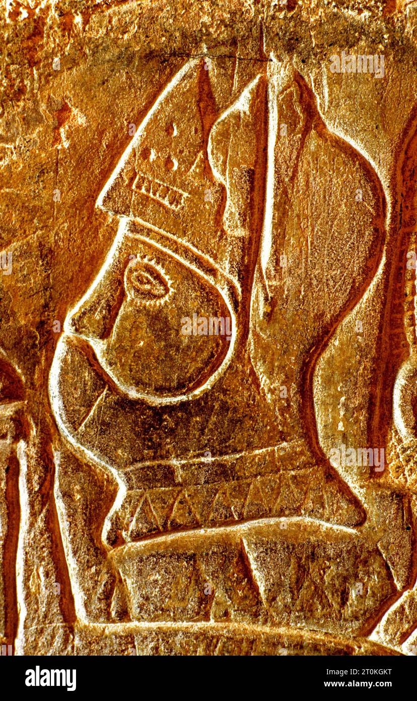 Château de Carlisle, sculpture du prisonnier sur le mur de la cellule de prison, chevalier médiéval avec casque, Cumbria, Angleterre Banque D'Images