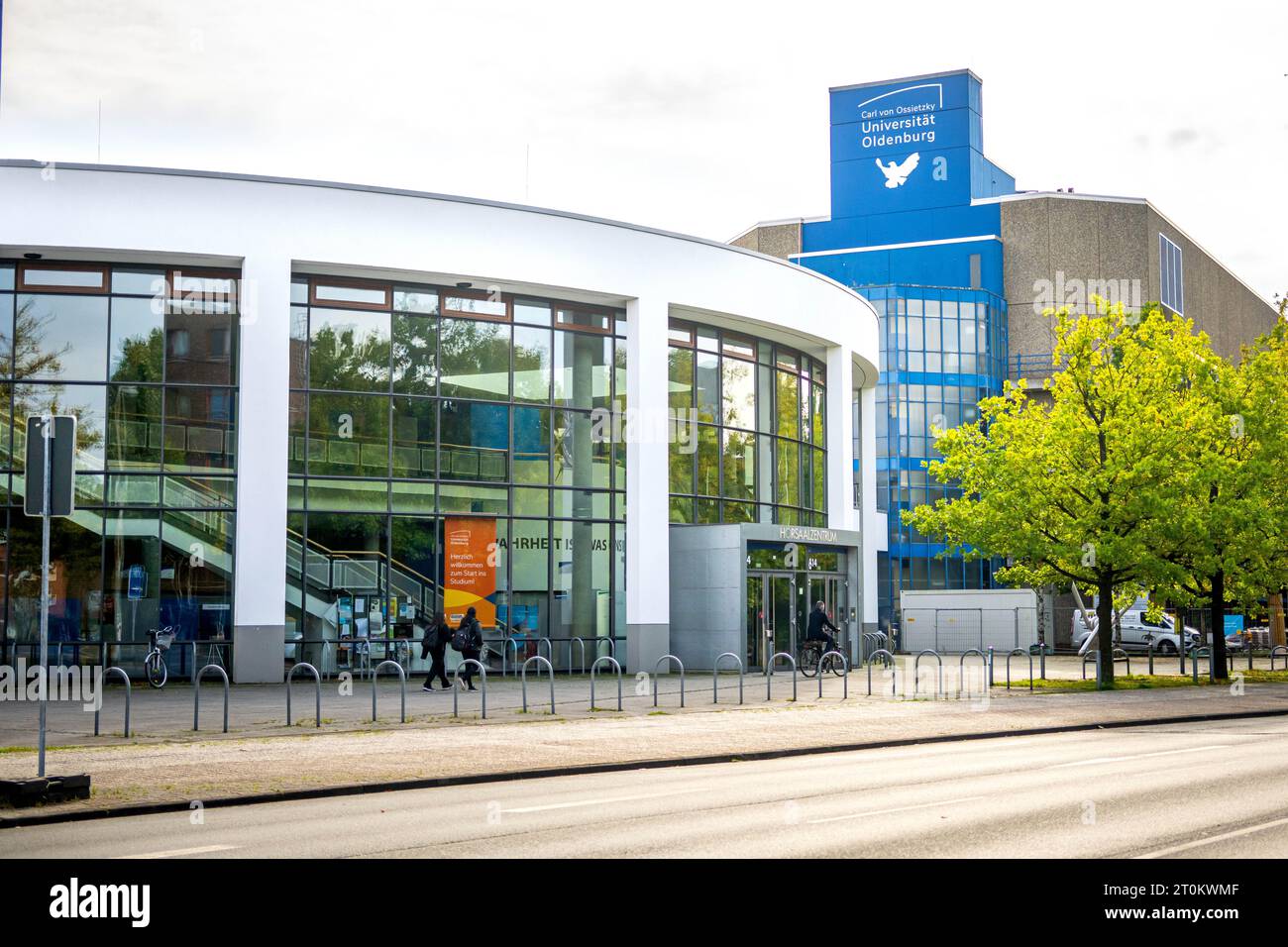 Oldenburg, Allemagne. 06 octobre 2023. L'Université Carl von Ossietzky à Oldenburg. Un nouveau programme d'études est conçu pour former les élèves à enseigner le bas allemand dans les écoles secondaires. Crédit : Sina Schuldt/dpa/Alamy Live News Banque D'Images