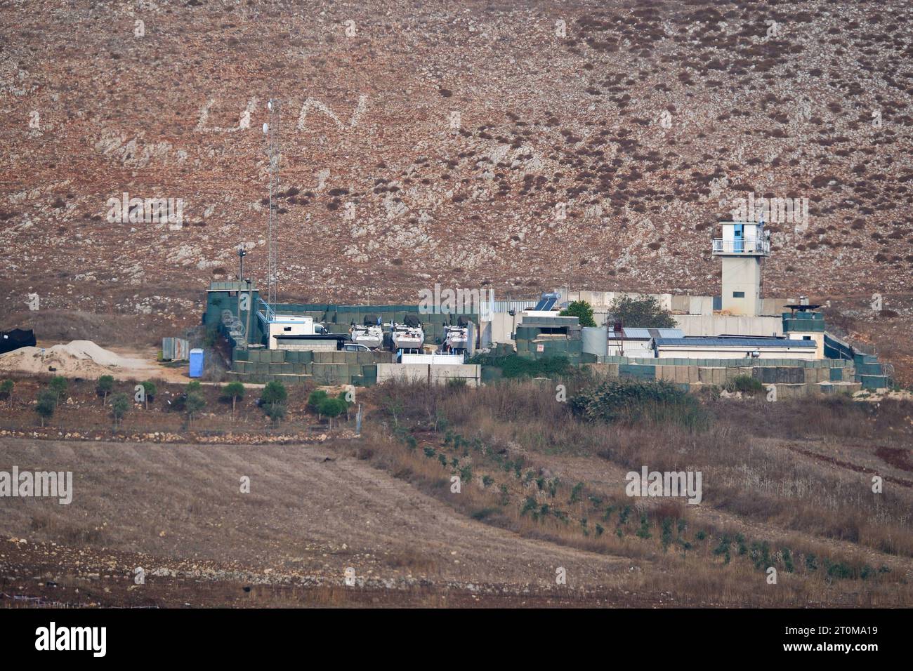 Israël, 8 octobre 2023. L'armée israélienne a installé des points de contrôle autour de l'endroit, près de la police israélienne prendre des mesures de sécurité et installer des points de contrôle près de la frontière libanaise après les attaques du Hezbollah sur Israël, 8 octobre 2023 photo par Fadi Amun Copyright : xFADIxAMUNx frontière libanaise 3 crédit : Imago/Alamy Live News Banque D'Images