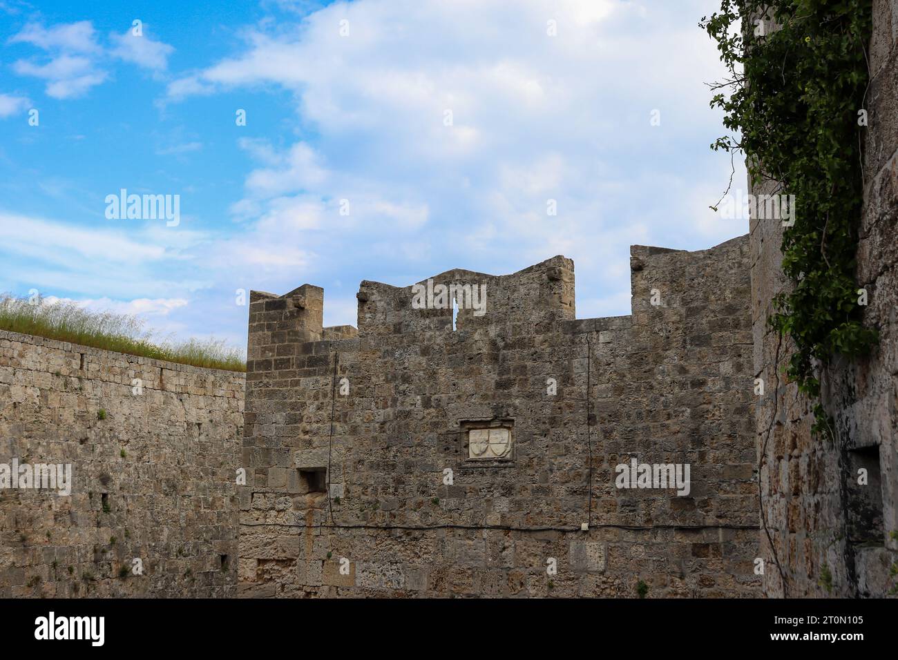 Façade murale des fortifications de la cité médiévale de Rhodes Banque D'Images