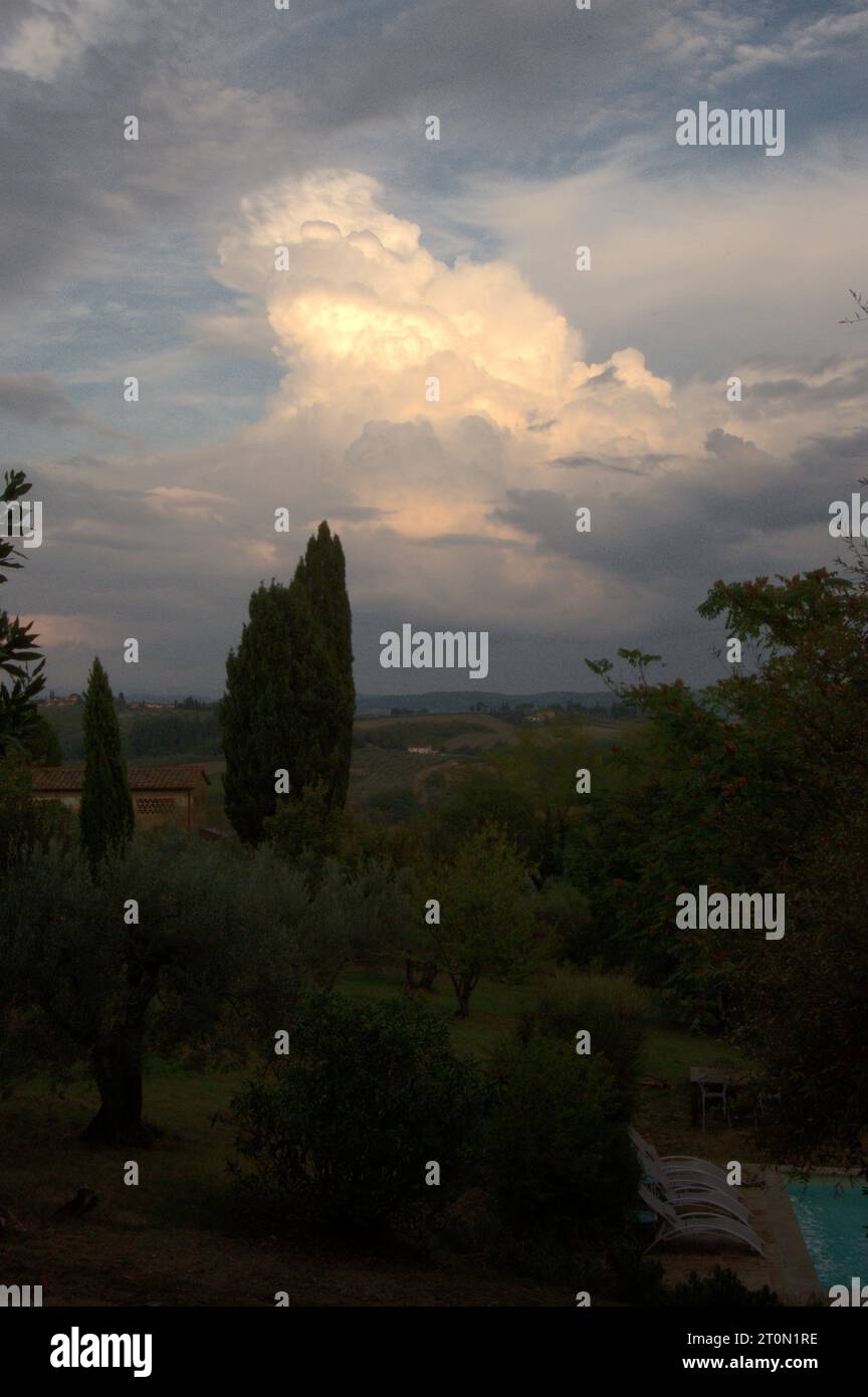 Bâtiment Thundercloud en Toscane Banque D'Images