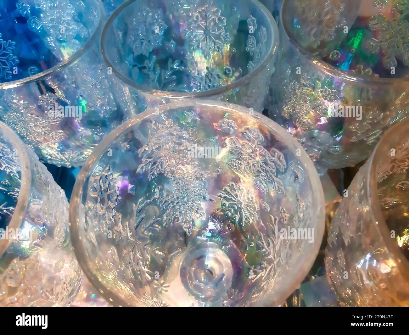 un ensemble de récipients en verre transparents et brillants, image rapprochée du haut Banque D'Images