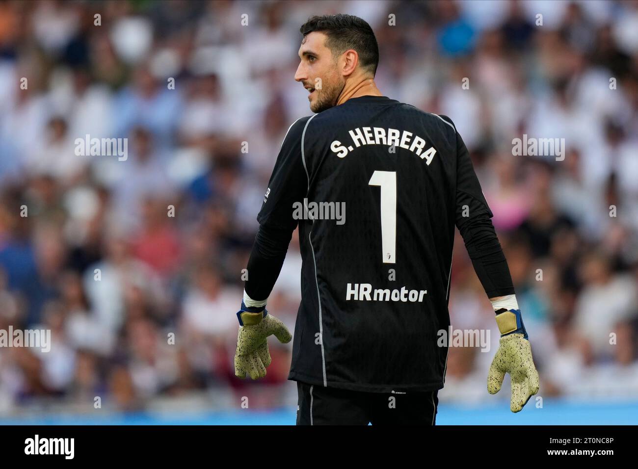 Sergio Herrera du Club Atletico Osasuna lors du match de la Liga entre le Real Madrid et le CA Osasuna a joué au stade Santiago Bernabeu le 7 octobre 2023 à Madrid, Espagne. (Photo Cesar Cebolla / PRESSINPHOTO) Banque D'Images
