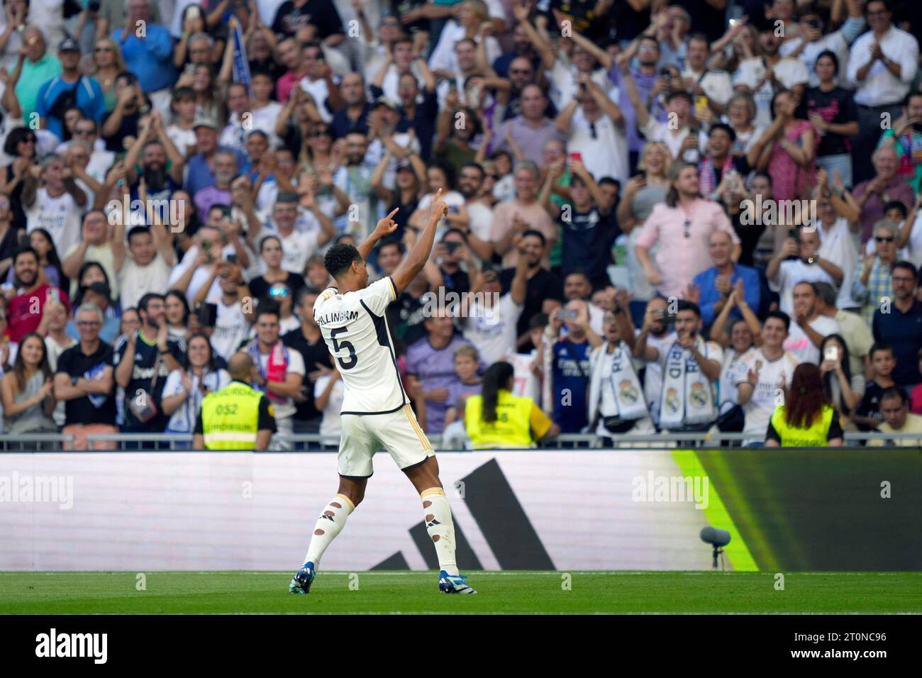 Jude Bellingham du Real Madrid CF lors du match de Liga entre le Real Madrid et le CA Osasuna a joué au stade Santiago Bernabeu le 7 octobre 2023 à Madrid, Espagne. (Photo Cesar Cebolla / PRESSINPHOTO) Banque D'Images