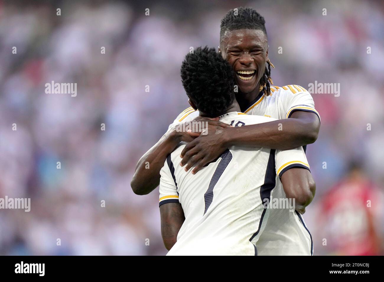 Vinicius Junior et Eduardo Camavinga du Real Madrid CF lors du match de la Liga entre le Real Madrid et le CA Osasuna ont joué au stade Santiago Bernabeu le 7 octobre 2023 à Madrid, en Espagne. (Photo Cesar Cebolla / PRESSINPHOTO) Banque D'Images