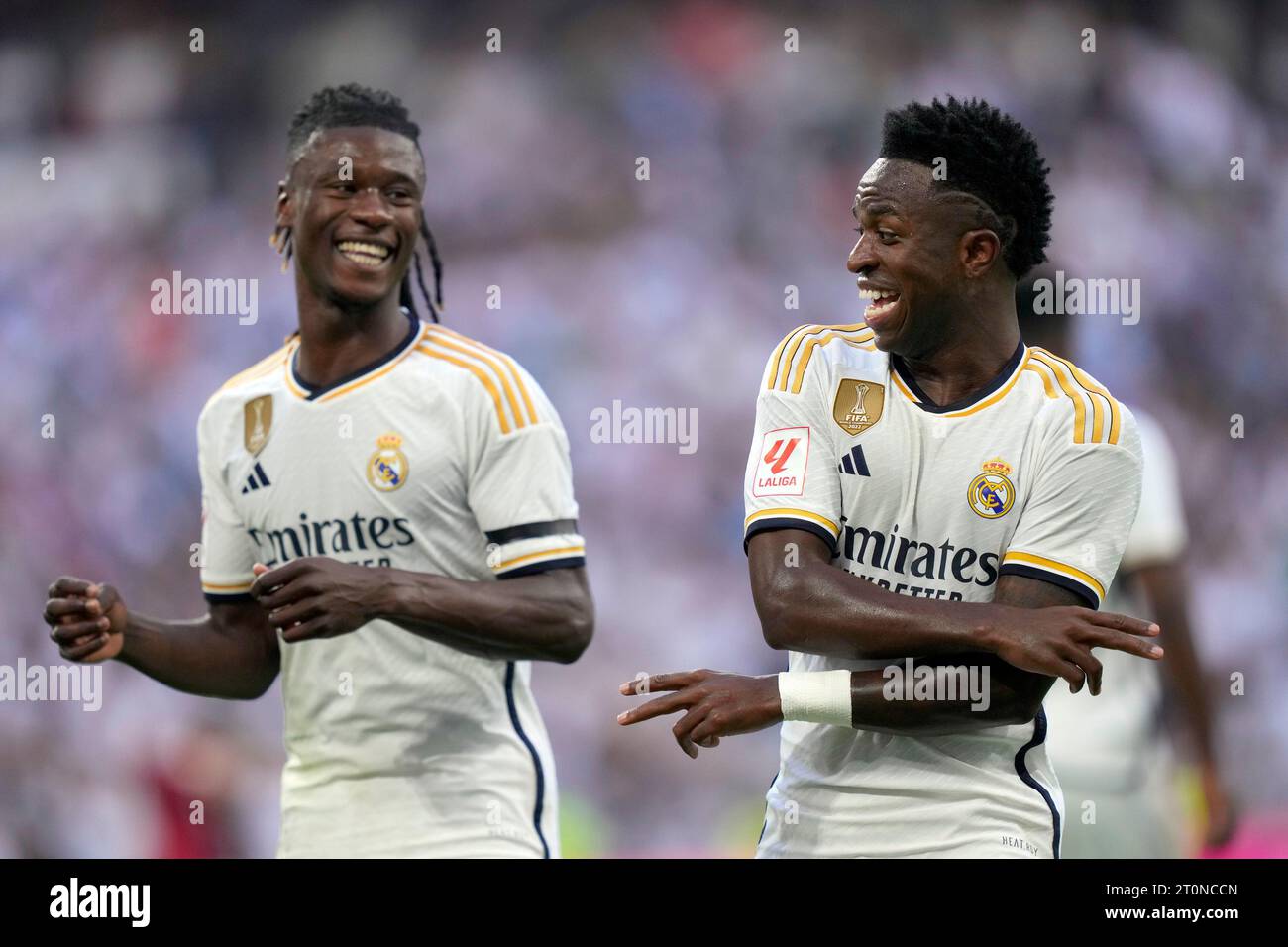 Vinicius Junior et Eduardo Camavinga du Real Madrid CF lors du match de la Liga entre le Real Madrid et le CA Osasuna ont joué au stade Santiago Bernabeu le 7 octobre 2023 à Madrid, en Espagne. (Photo Cesar Cebolla / PRESSINPHOTO) Banque D'Images
