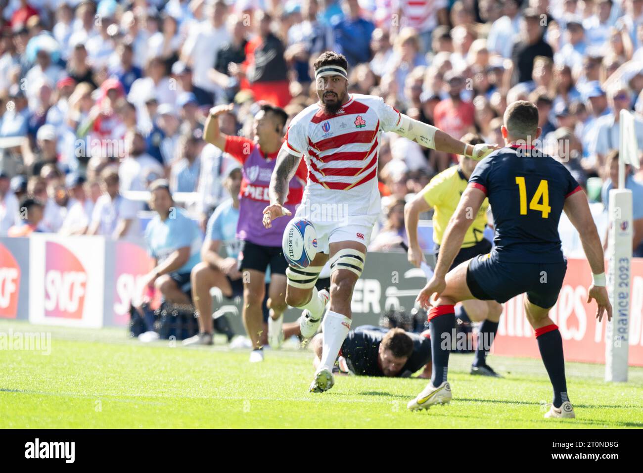 , France le 8 octobre 2023. Le Japonais Amato Fakatava donne un coup de