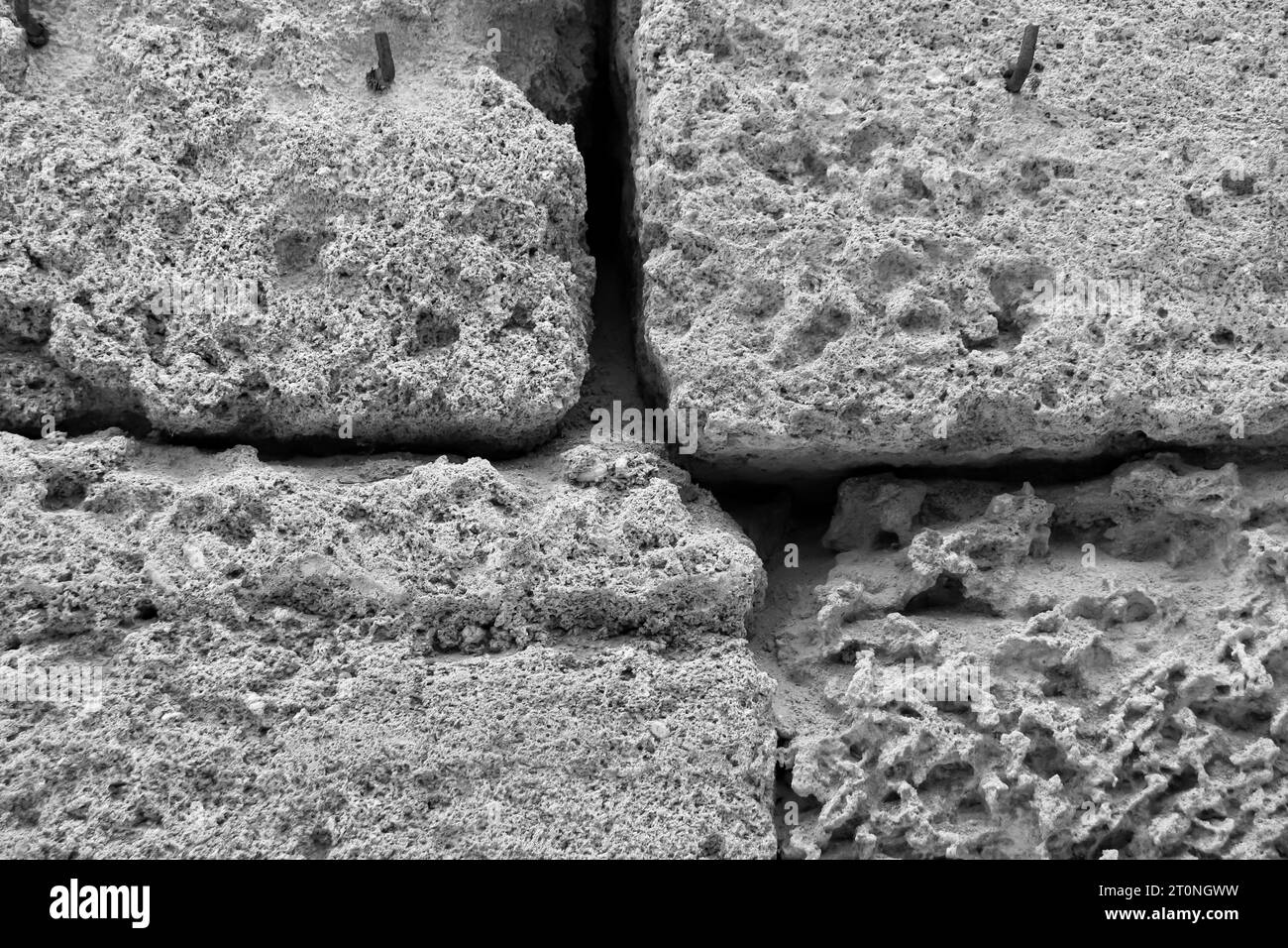 Fond noir et blanc closeup texture ancienne de mur de pierre Banque D'Images