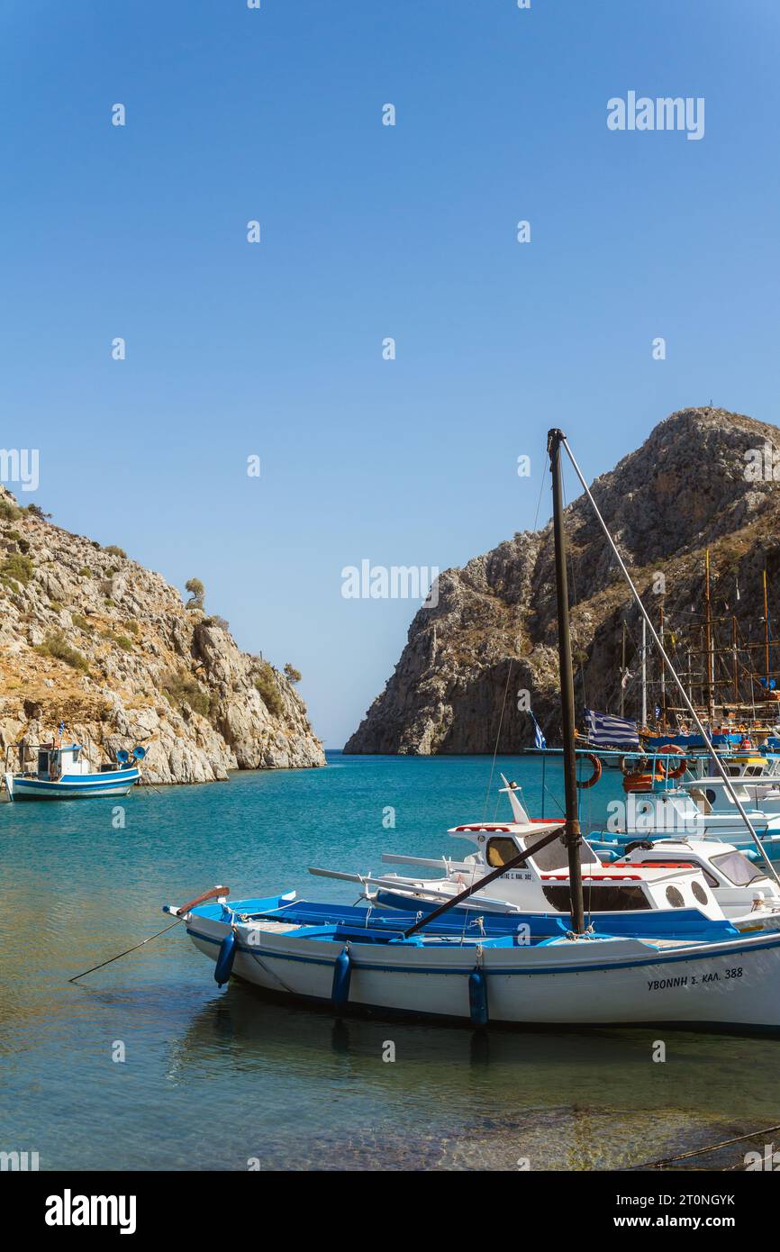 Bateau dans le port de Vathi sur l'île de Kalymnos Banque D'Images