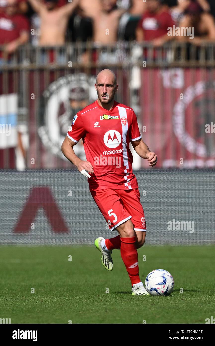 Luca Caldirola (Monza) lors du match italien 'Serie A' entre Monza 3-0 Salernitana au Brianteo Stadium le 8 octobre 2023 à Monza, Italie. Crédit : Maurizio Borsari/AFLO/Alamy Live News Banque D'Images