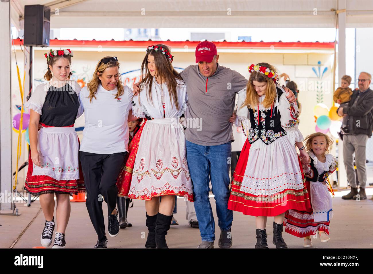 Oklahoma, octobre 7 2023 - les gens s'habillent et dansent dans des vêtements traditionnels au Festival tchèque du Yukon Banque D'Images