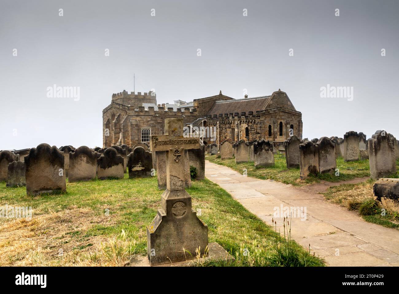 Cimetière de l'église Sainte-Marie. Church of Saint Mary est une église paroissiale anglicane desservant la ville de Whitby dans le North Yorkshire, en Angleterre. Banque D'Images