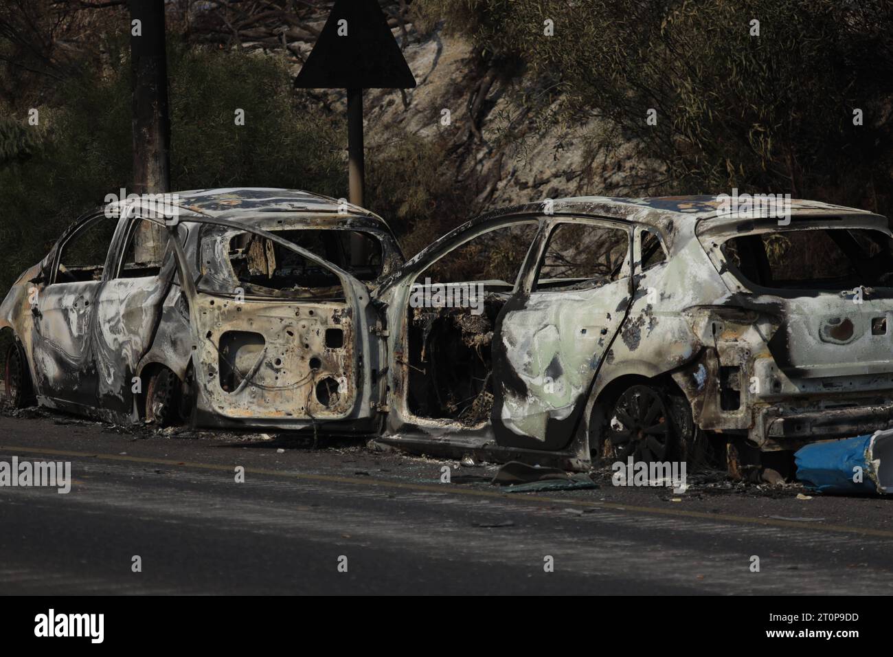 Le bilan israélien des combats en cours grimpe à 600 SDEROT, ISRAËL - OCTOBRE 08 : des véhicules naufragés sont vus après l'opération inondation Al-Aqsa lancée par les Brigades Izz ad-DIN al-Qassam, la branche armée du groupe de résistance palestinien Hamas, à Sderot, Israël le 08 octobre 2023. Photo de saeed qaq Copyright : xSAEEDxQAQx 5T9A0426 crédit : Imago/Alamy Live News Banque D'Images