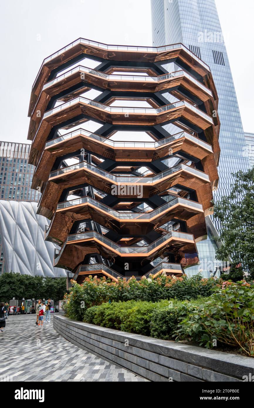 HUDSON YARDS, NEW YORK, ÉTATS-UNIS - 18 SEPTEMBRE 2023. Une vue à angle bas du navire à Hudson yards à New York, qui a été fermée au public Banque D'Images