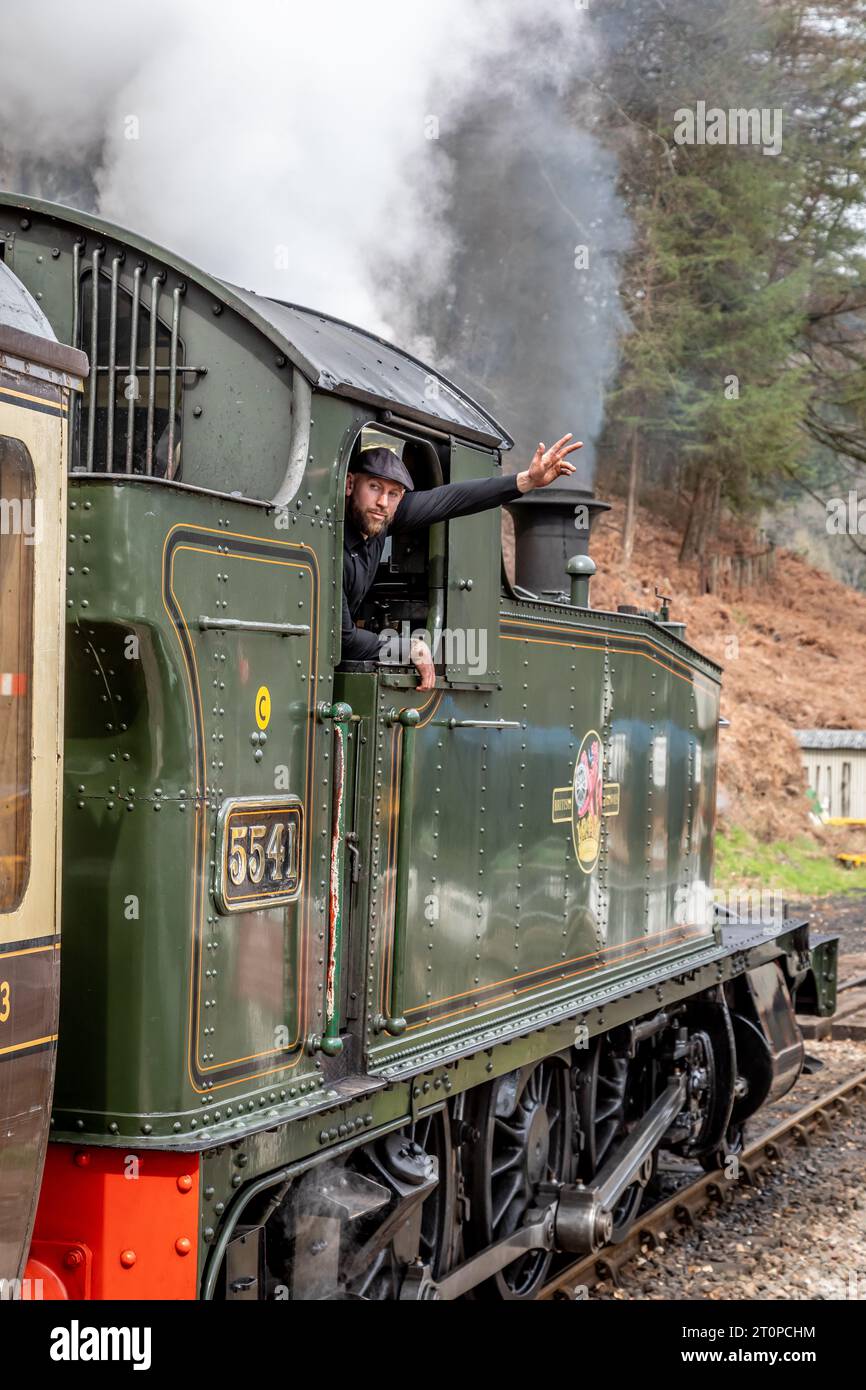 BR '55xx' 2-6-2T No. 5541 part de Norchard High Level sur le Dean Forest Railway, Gloucestershire Banque D'Images