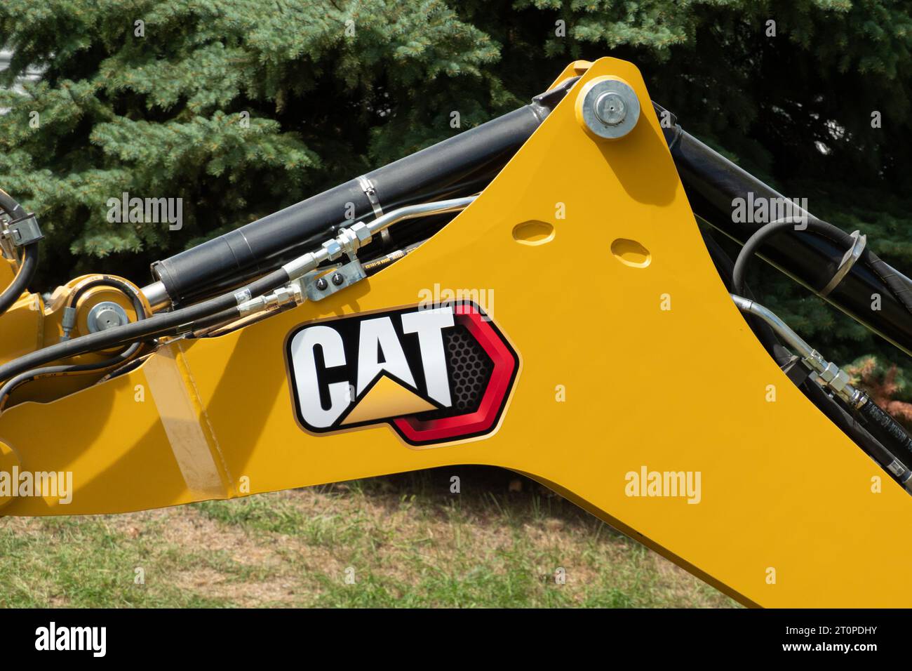 ST PAUL, Minnesota, États-Unis - 31 AOÛT 2023 : gros plan et logo de la marque CAT Caterpillar Heavy Equipment. Banque D'Images