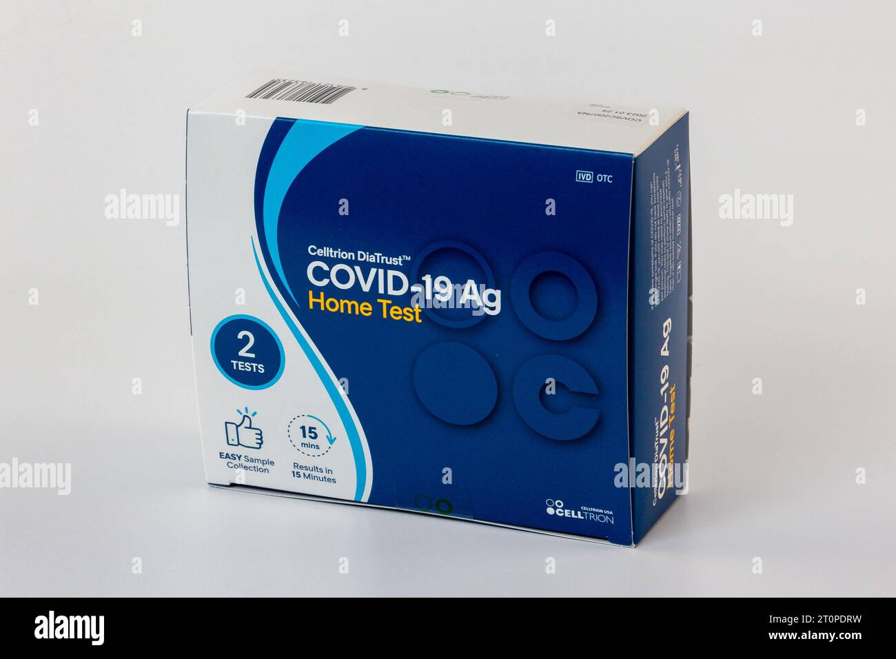 RIVER FALLS, WI, États-Unis - 8 OCTOBRE 2023 : Celltrion DiaTrust Covid-19 Home Test et logo de marque. Banque D'Images