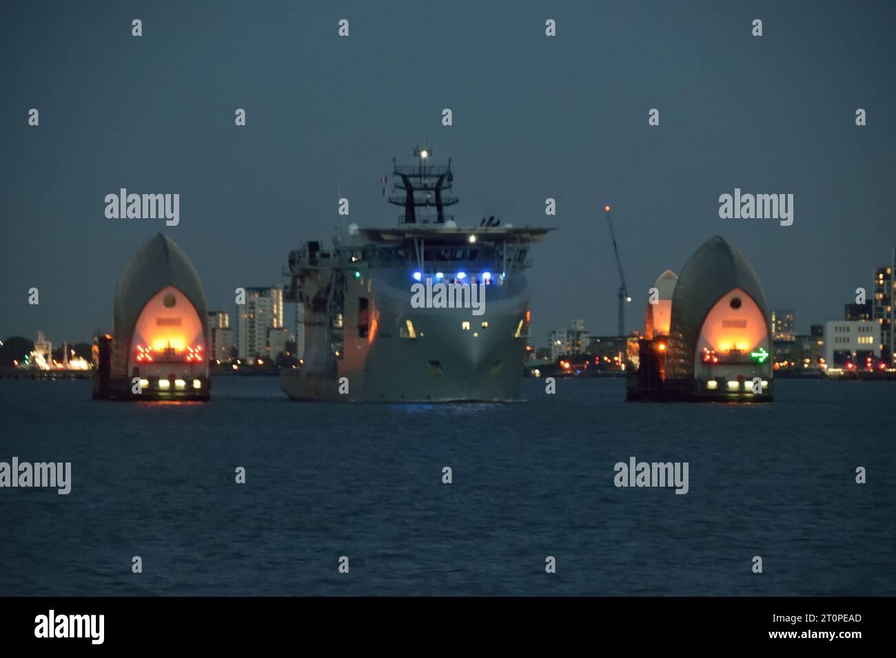 Arrivé sur la Tamise avant son nom officiel à Londres est le RFA Proteus, le premier des deux navires de surveillance océanique multi-rôles prévus. Banque D'Images