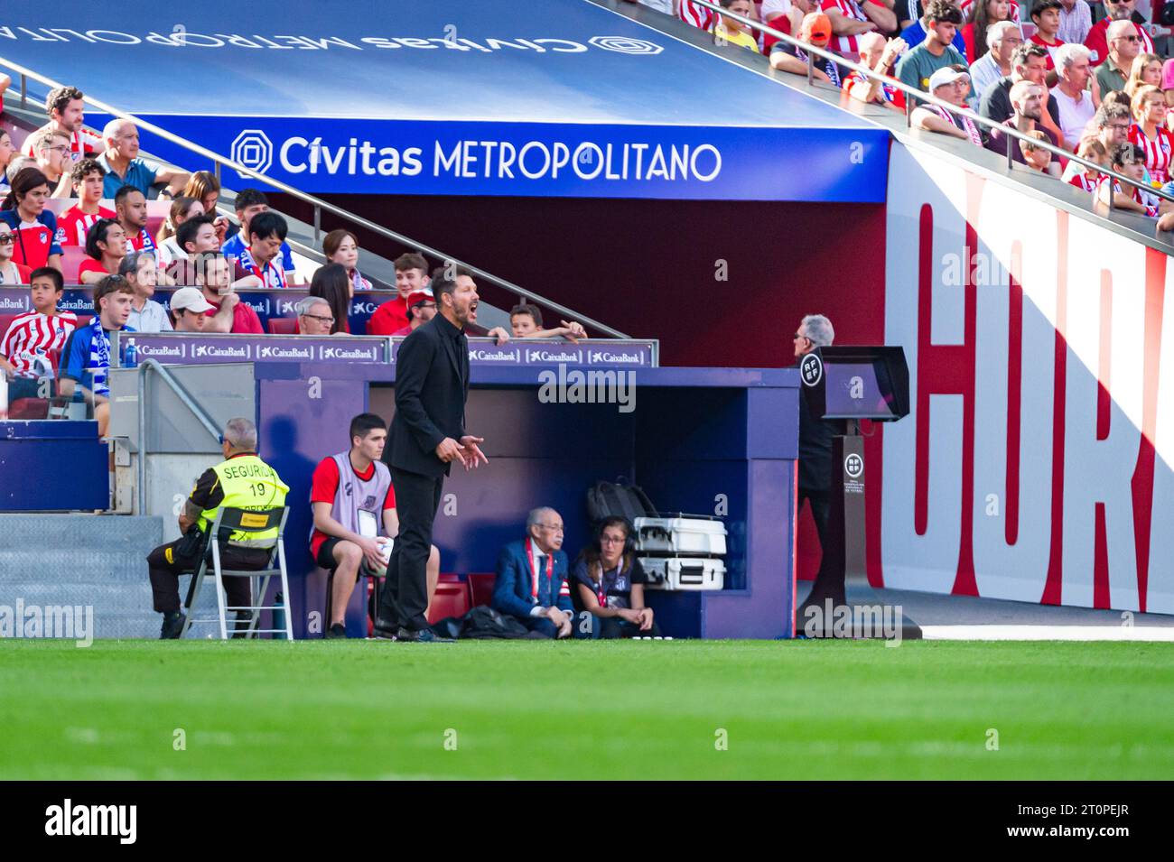 Madrid, Espagne. 08 octobre 2023. Diego Pablo Simeone (Atletico Madrid) lors du match de football du championnat espagnol la Liga EA Sports entre l'Atletico Madrid et la Real Sociedad joué au stade Civitas Metropolitano le 08 octobre 2023 à Madrid, Espagne crédit : Agence photo indépendante/Alamy Live News Banque D'Images