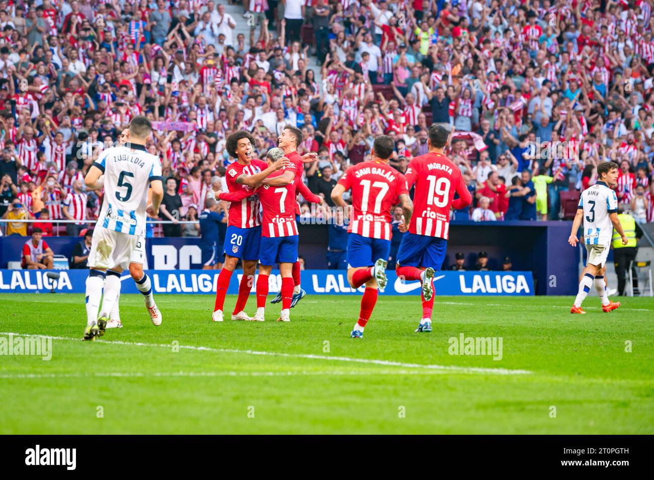 Madrid, Espagne. 08 octobre 2023. Antoine Griezmann (Atletico Madrid) célèbre son but avec Axel Witsel (Atletico Madrid), Javi Galan (Atletico Madrid), Alvaro Morata (Atletico Madrid) le match de football du championnat espagnol la Liga EA Sports entre l'Atletico Madrid et la Real Sociedad joué au stade Civitas Metropolitano le 08 octobre 2023 à Madrid, Espagne crédit: Agence photo indépendante/Alamy Live News Banque D'Images