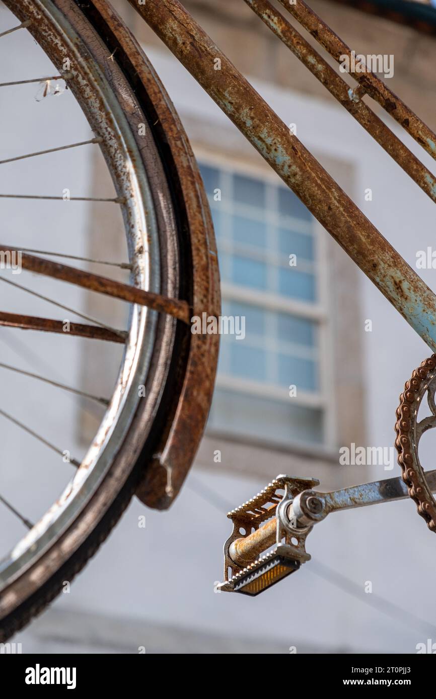 détail d'un vélo vieux et rouillé Banque D'Images