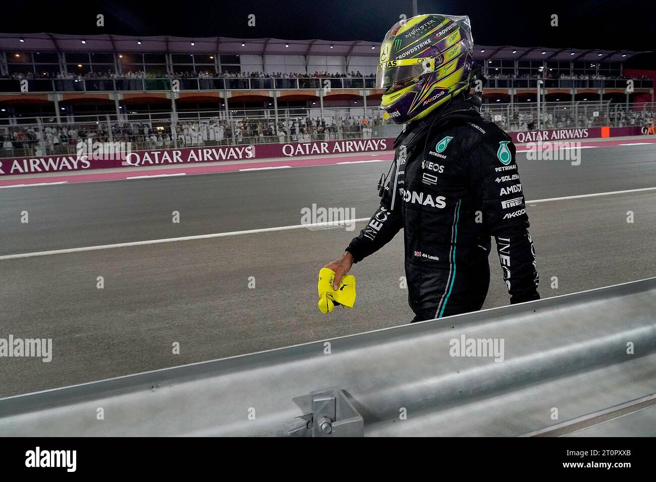8 octobre 2023, Losail International circuit, Doha, Formule 1 Qatar Airways Qatar Grand Prix 2023, dans la photo après son accident, Lewis Hamilton (GBR), Mercedes-AMG Petronas Formula One Team revient au paddock. Banque D'Images