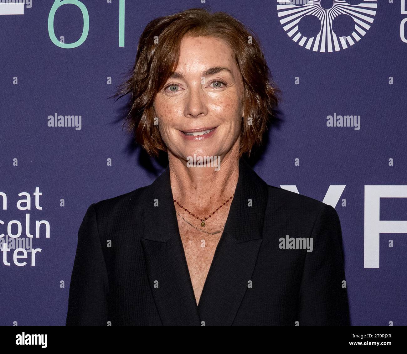 New York, États-Unis. 08 octobre 2023. Julianne Nicholson arrive sur le tapis rouge pour la projection de « Janet Planet » au 61e Festival du film de New York à Alice Tully Hall au Lincoln Center à New York, New York, le 8 octobre 2023. (Photo Gabriele Holtermann/Sipa USA) crédit : SIPA USA/Alamy Live News Banque D'Images