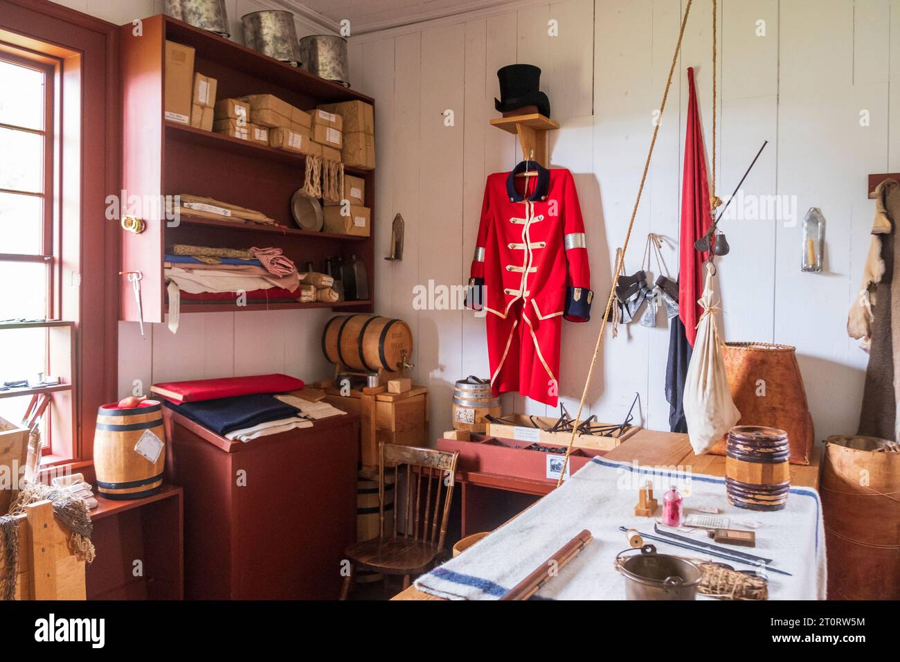Intérieur d'un poste de traite des fourrures reconstruit à Grand Portage, Minnesota, États-Unis Banque D'Images