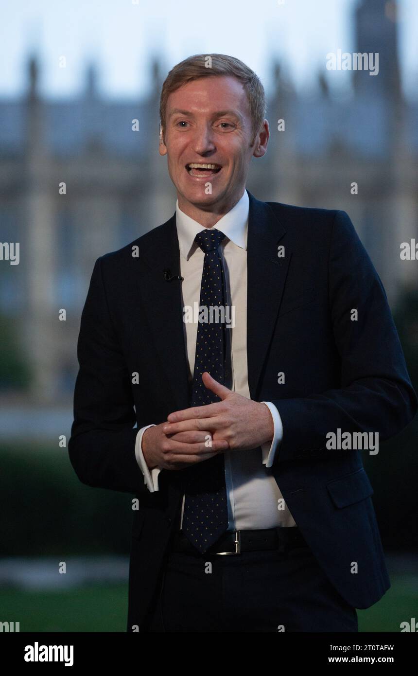 Londres, Royaume-Uni. Octobre 09 2023. Le ministre des collectivités locales Lee Rowley est vu à Westminster lorsqu'il apparaît dans des spectacles de petit-déjeuner..crédit : Tayfun Salci / Alamy Live News Banque D'Images