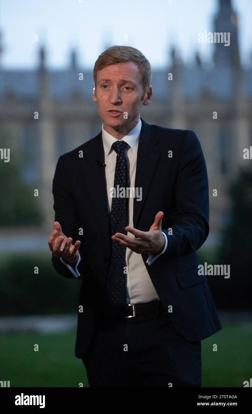 Londres, Royaume-Uni. Octobre 09 2023. Le ministre des collectivités locales Lee Rowley est vu à Westminster lorsqu'il apparaît dans des spectacles de petit-déjeuner..crédit : Tayfun Salci / Alamy Live News Banque D'Images