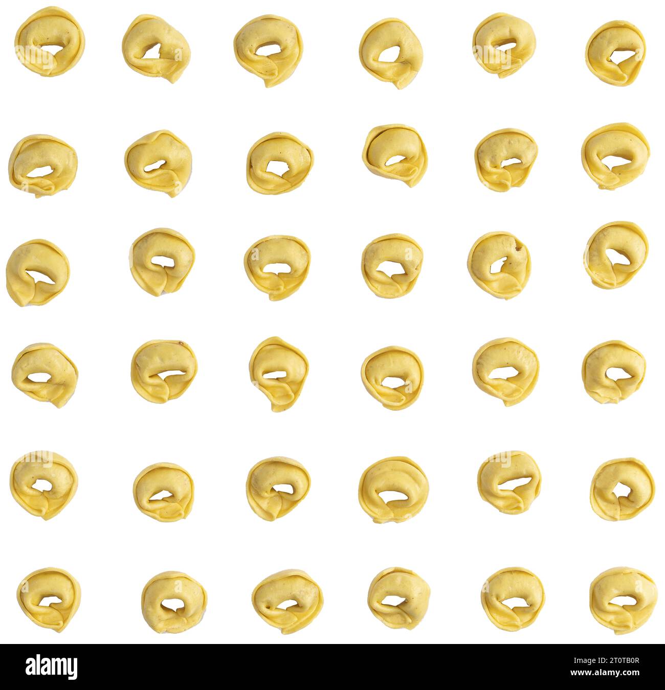 tortellini placé sur un fond transparent Banque D'Images